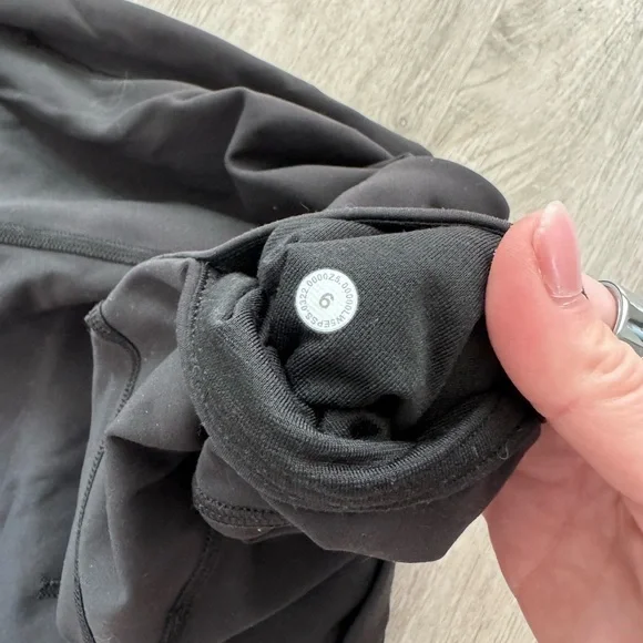 Lululemon Wunder Train Black Leggings with Pockets - Size 6 - 25” - Picture 2 of 4